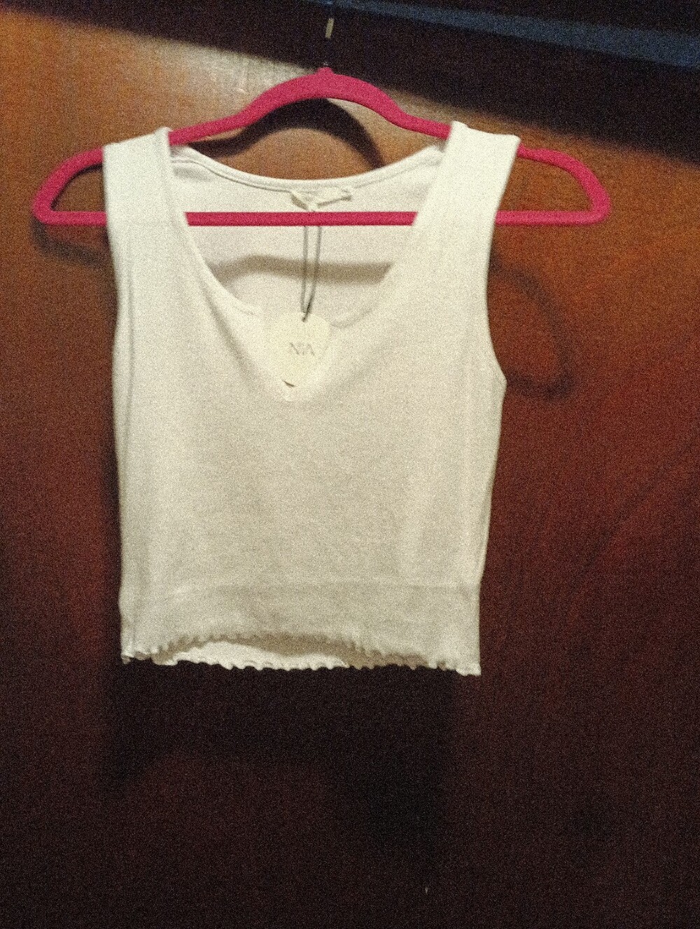 NIA NWT Ripple Hem Cropped Ribbed Tank Top Keyhole Neckline Size Medium White